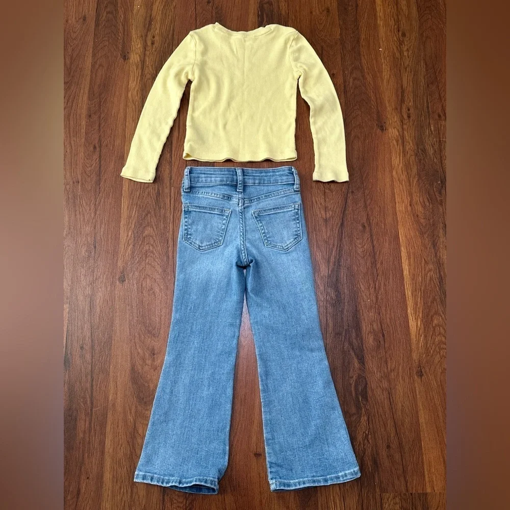 GAP Denim 70's Flare Jeans in Blue and Long - Sleveed T - Shirt in Yellow